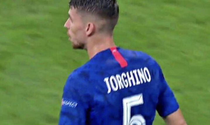 BŁĄD w nazwisku na meczowej koszulce Jorginho! :D